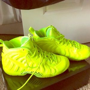 Boys tennis shoes